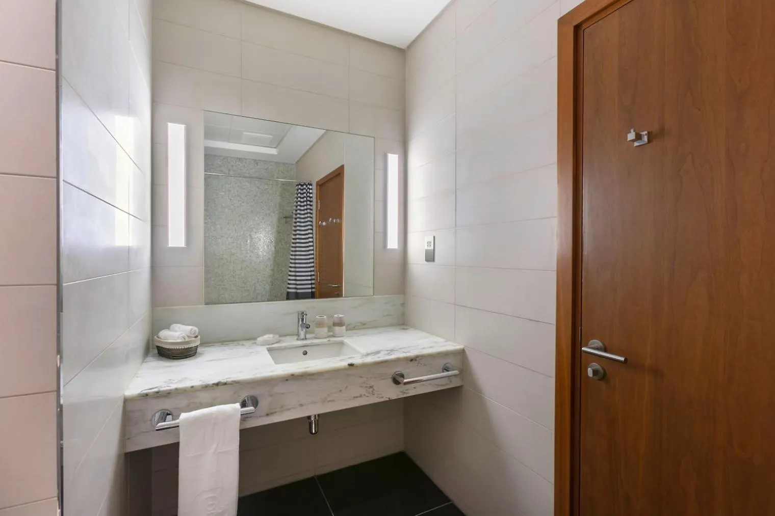 Blueground Difc City View Pool Gym Dxb-433 Dubai Apartment